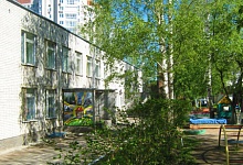 Входная группа Детский сад № 235.  Родниковая,  68а